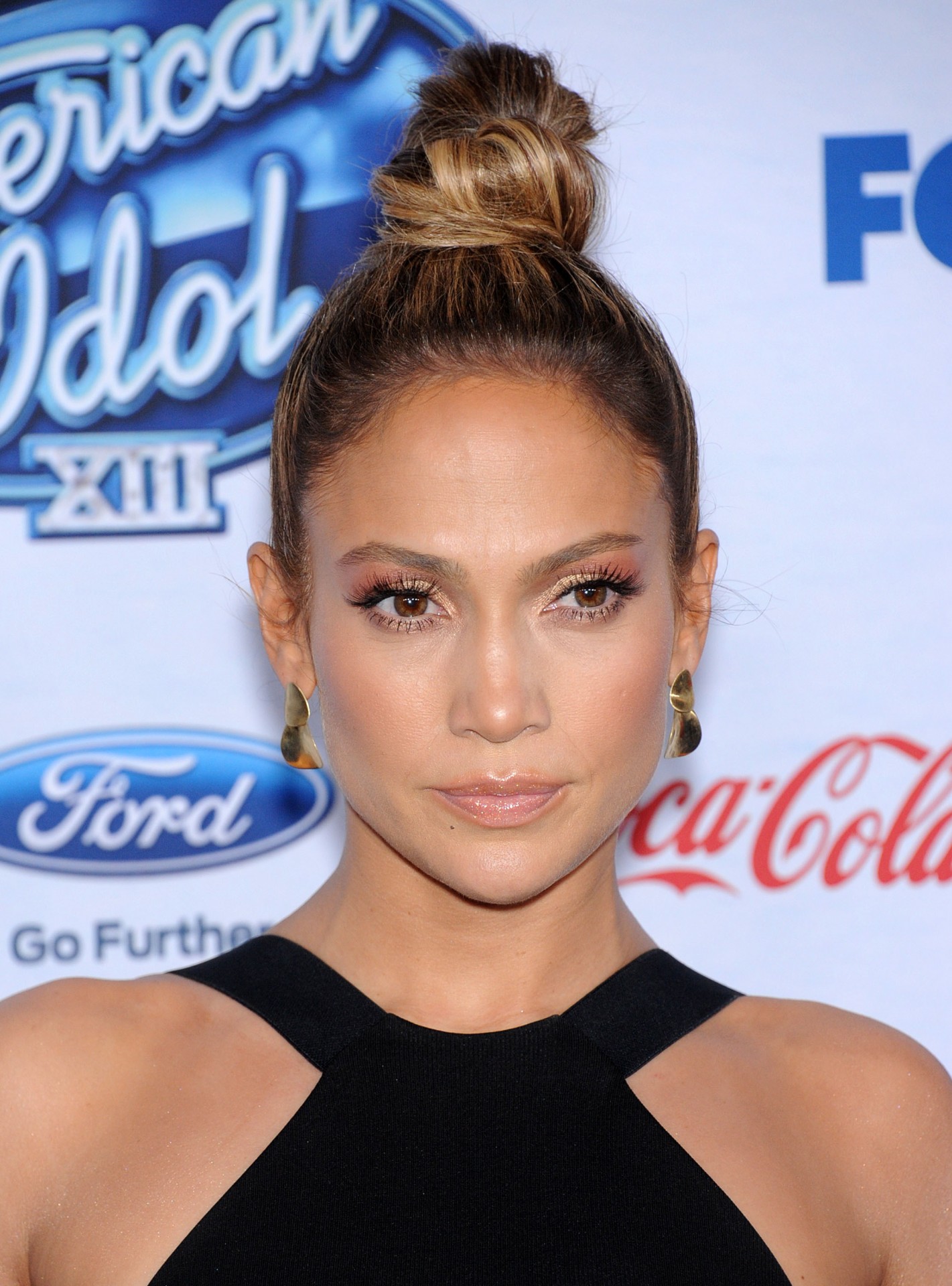 If you got ‘em, flaunt ‘em! JLO knows how to put her lashes to work!