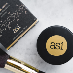 mineral makeup and kabuki brush