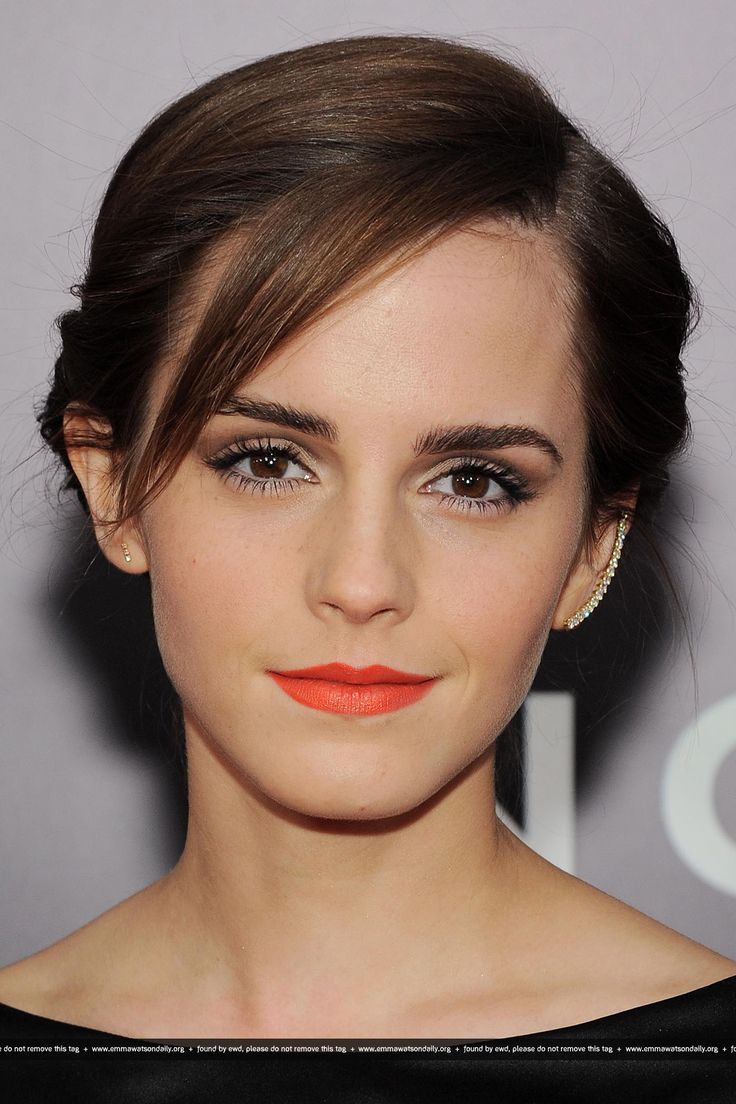 Balance a bright lip with a neutral eye a la Emma Watson and make your pout pop. Source: Pinterest